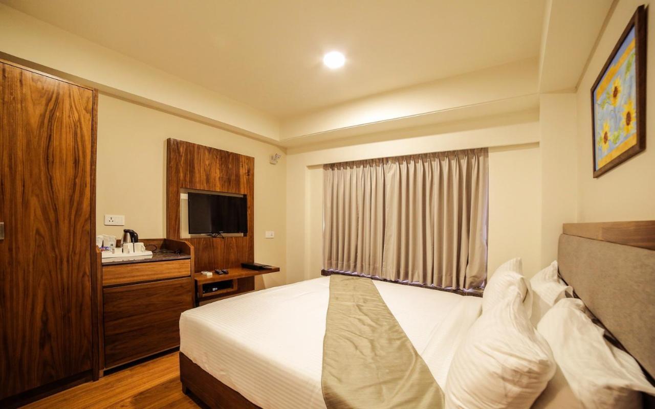 The Basil Park Hotel Bhavnagar Ngoại thất bức ảnh