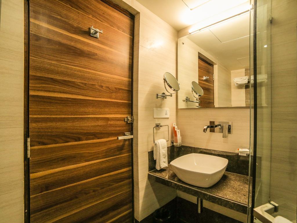 The Basil Park Hotel Bhavnagar Phòng bức ảnh