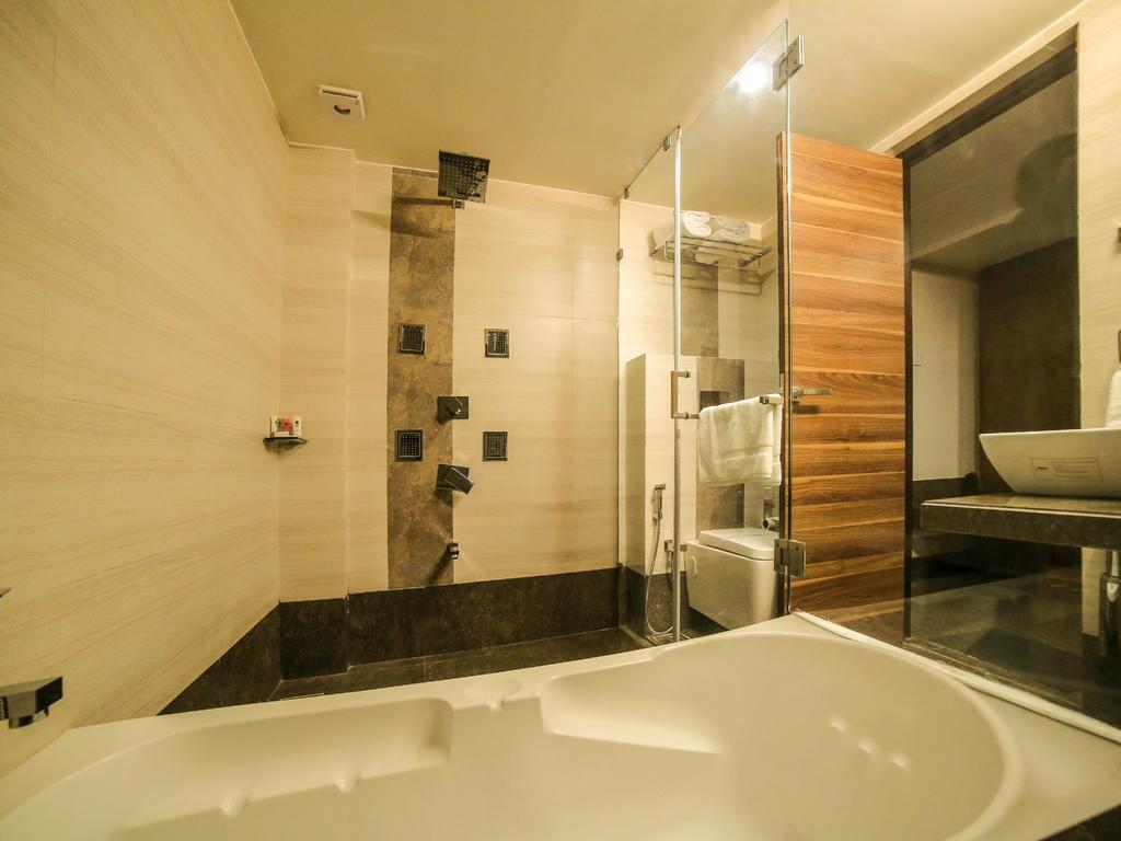 The Basil Park Hotel Bhavnagar Phòng bức ảnh