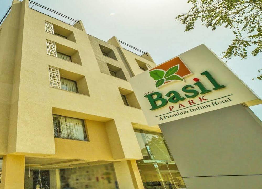 The Basil Park Hotel Bhavnagar Ngoại thất bức ảnh