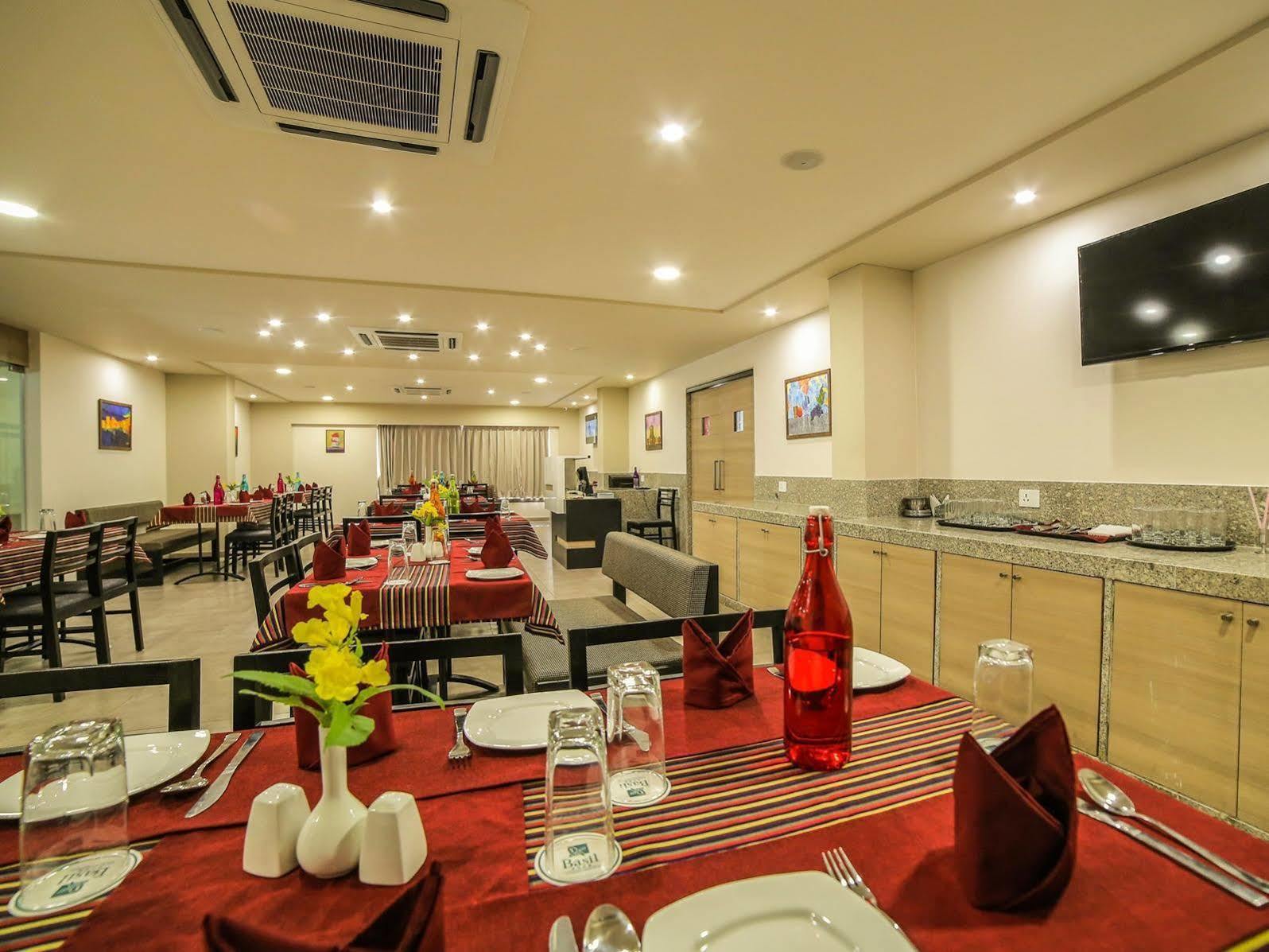 The Basil Park Hotel Bhavnagar Ngoại thất bức ảnh